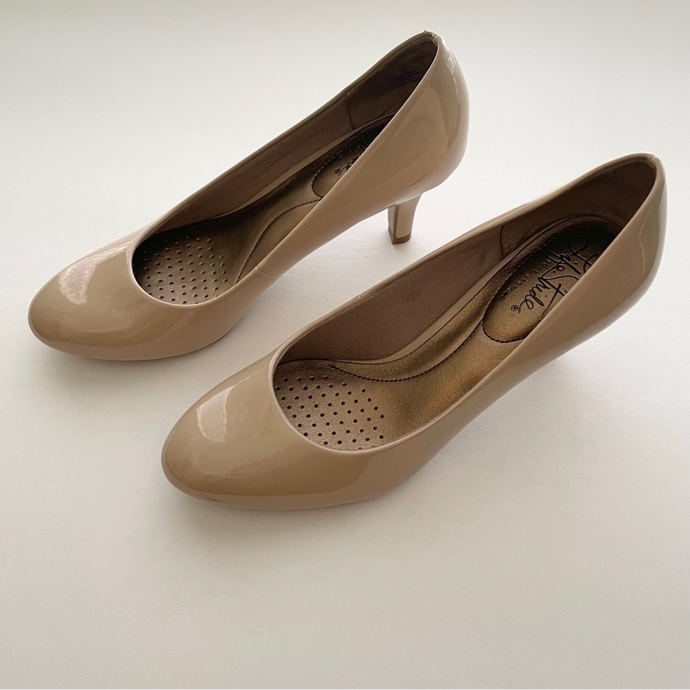 Lifestride Parigi Heels Pump
Women's 7 Taupe Patent